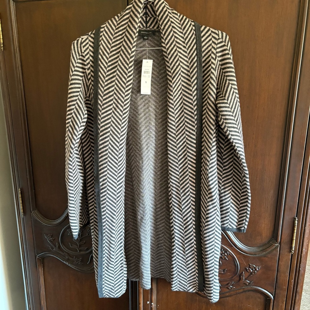 NWT Ann Taylor Coati-gan Sweater Cardigan Grey & Brown Herringbone Small